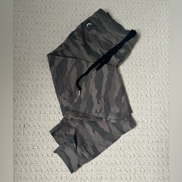 Zia, Green Camo Unwind Joggers - Picture 5 of 9